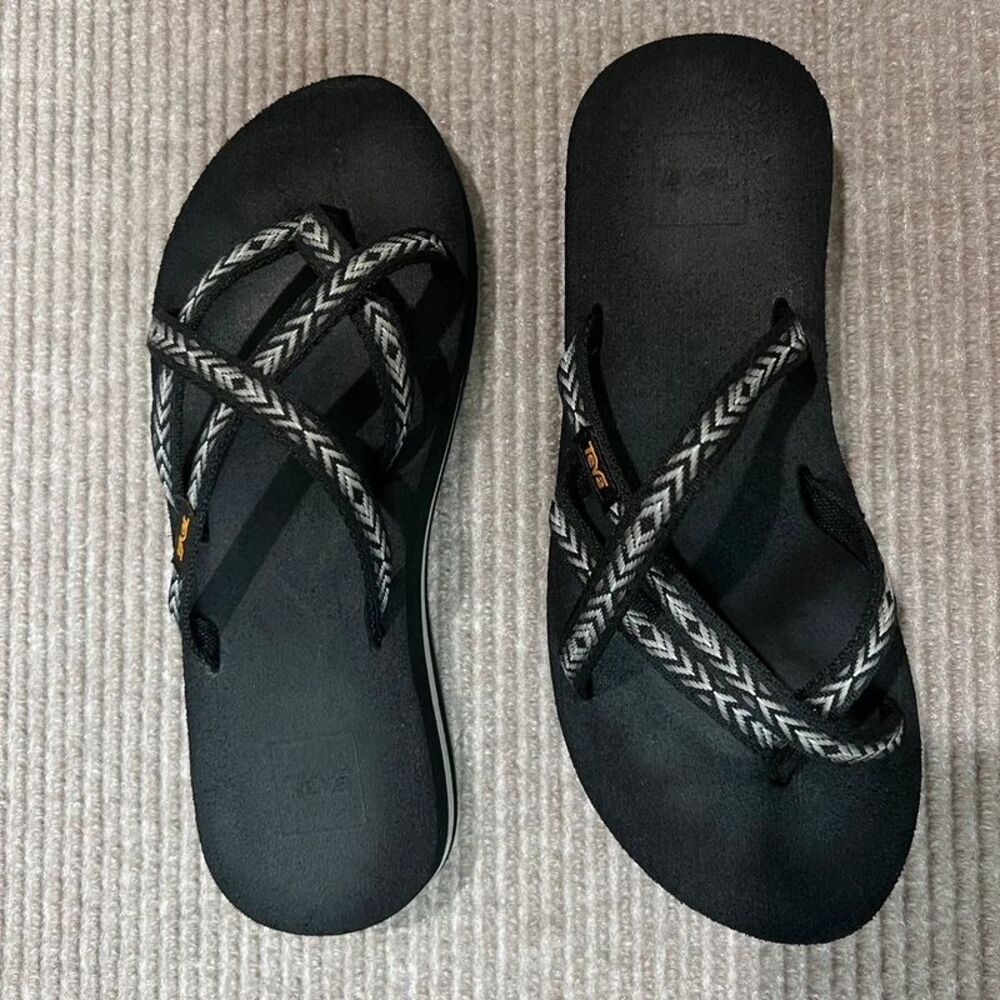 Teva Olowahu Women’s Sandals US 7 Black White Geometric Strappy Flip Flop